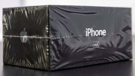 Açık artırma bitti; ambalajı bile açılmamış olan iPhone 1’e ödenen para “yok artık” dedirtti