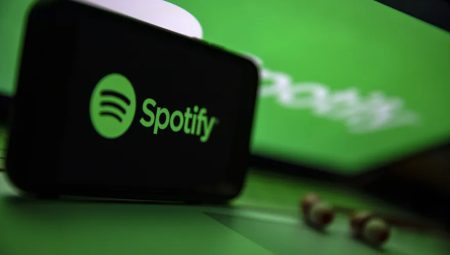 Spotify, yapay zeka tarafından üretilen binlerce şarkıyı, ihlaller sebebiyle kaldırdı